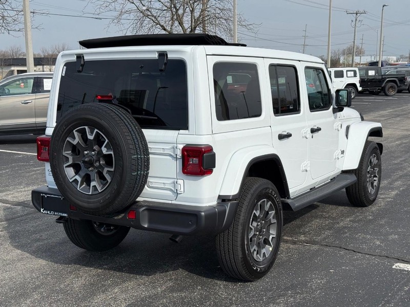 Jeep Wrangler Vehicle Full-screen Gallery Image 3