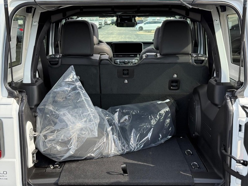 Jeep Wrangler Vehicle Full-screen Gallery Image 7