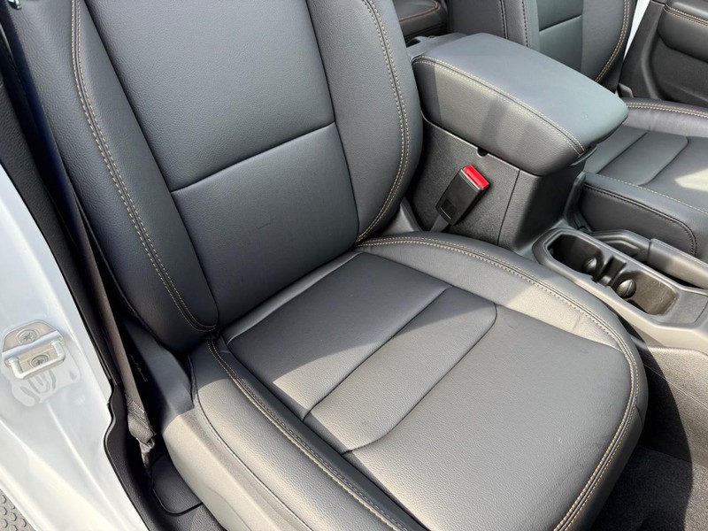 Jeep Wrangler Vehicle Full-screen Gallery Image 16
