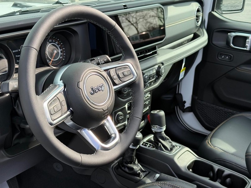 Jeep Wrangler Vehicle Full-screen Gallery Image 19