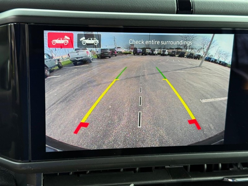 Jeep Wrangler Vehicle Full-screen Gallery Image 25