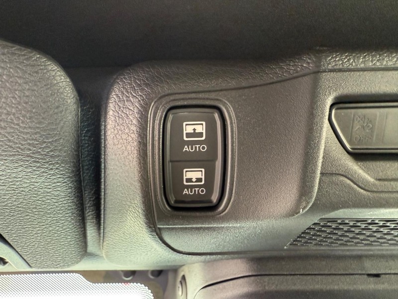 Jeep Wrangler Vehicle Full-screen Gallery Image 29