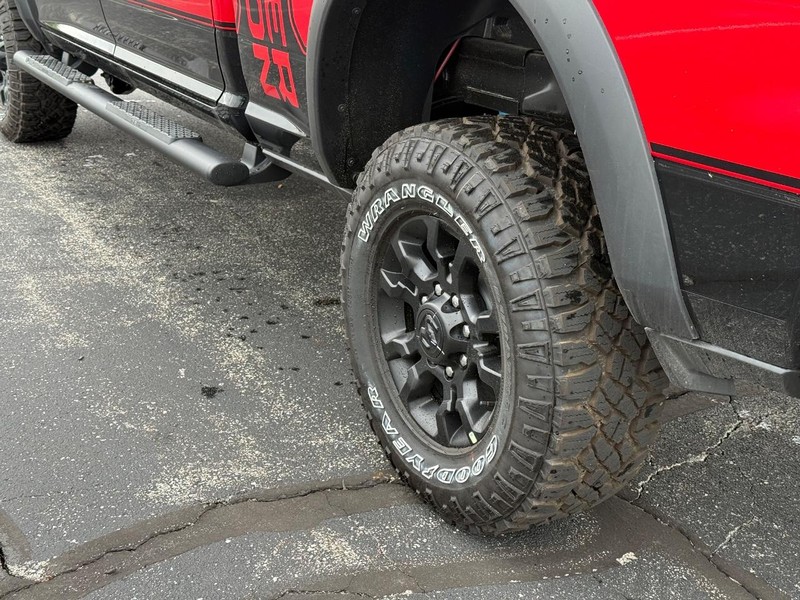 Ram 2500 Vehicle Full-screen Gallery Image 6