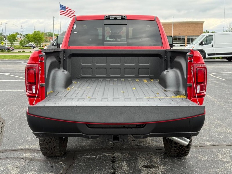 Ram 2500 Vehicle Full-screen Gallery Image 7