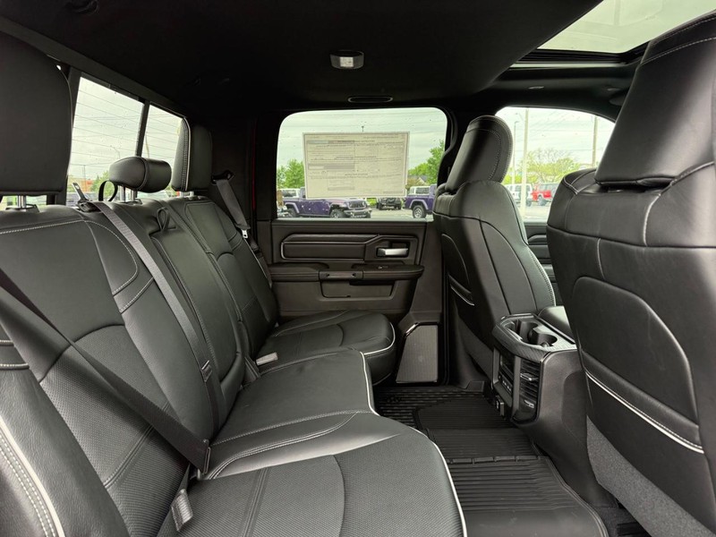 Ram 2500 Vehicle Full-screen Gallery Image 11