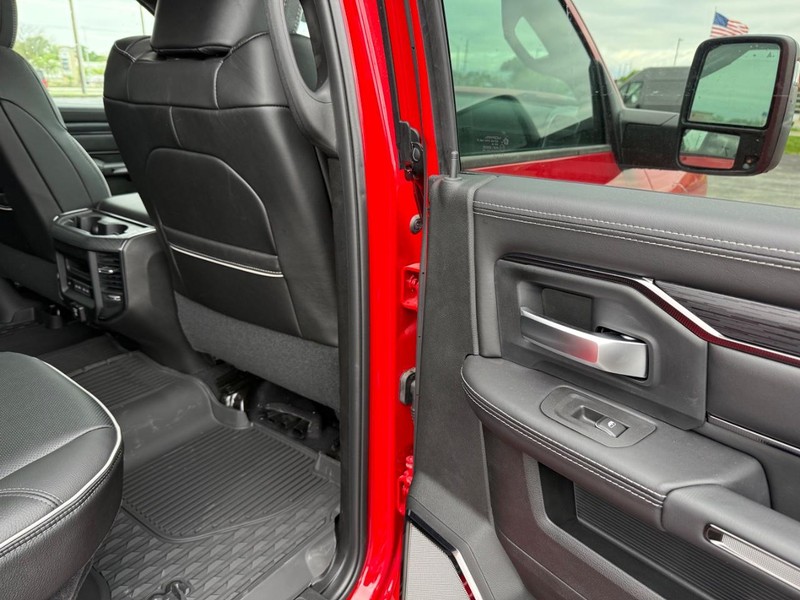 Ram 2500 Vehicle Full-screen Gallery Image 12