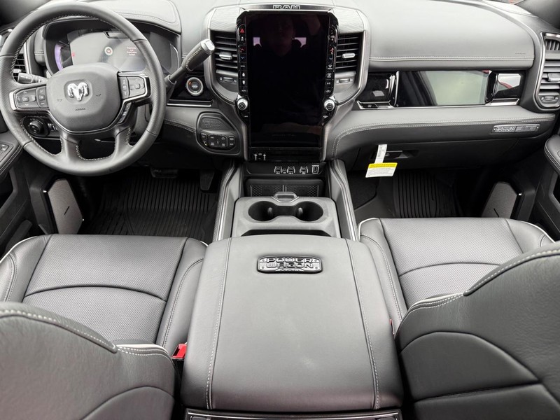 Ram 2500 Vehicle Full-screen Gallery Image 14