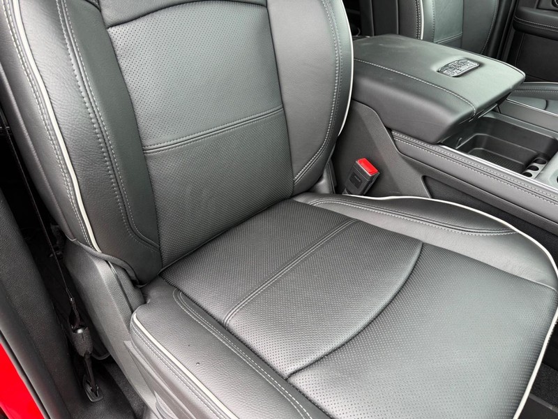 Ram 2500 Vehicle Full-screen Gallery Image 17