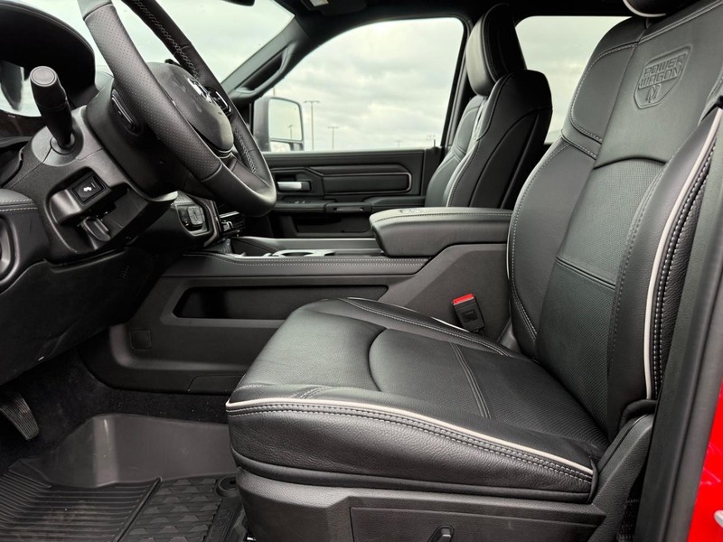 Ram 2500 Vehicle Full-screen Gallery Image 19