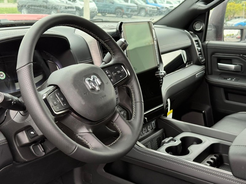 Ram 2500 Vehicle Full-screen Gallery Image 20