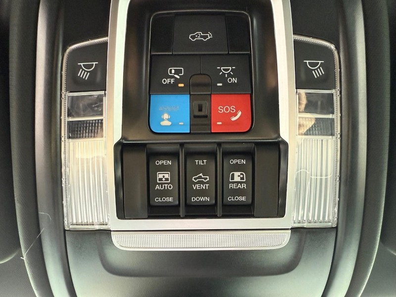 Ram 2500 Vehicle Full-screen Gallery Image 28
