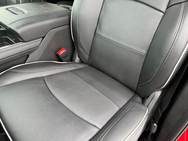 Ram 2500 Vehicle Full-screen Gallery Image 31