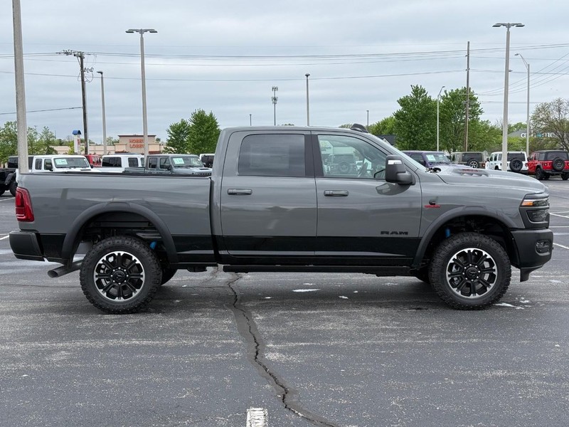 Ram 2500 Vehicle Full-screen Gallery Image 2