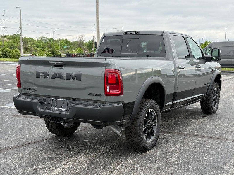 Ram 2500 Vehicle Full-screen Gallery Image 3