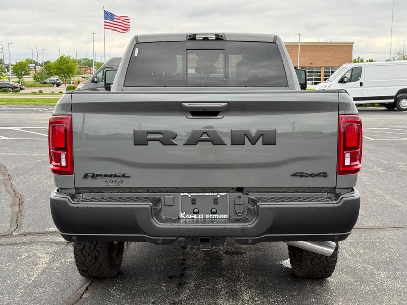 Ram 2500 Vehicle Full-screen Gallery Image 4