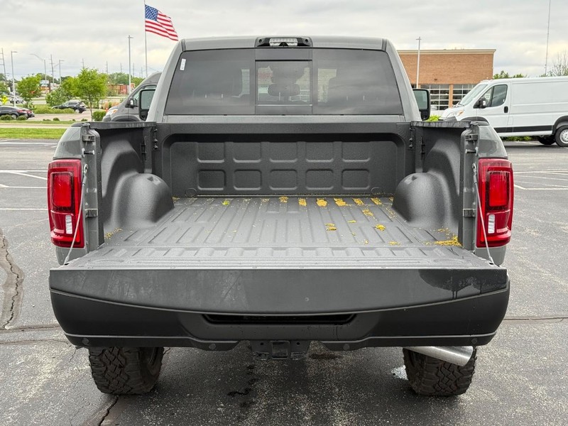 Ram 2500 Vehicle Full-screen Gallery Image 7