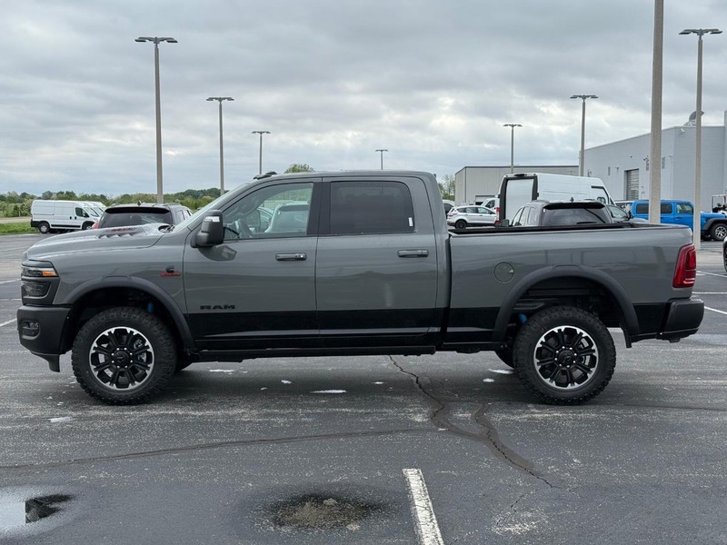 Ram 2500 Vehicle Full-screen Gallery Image 8