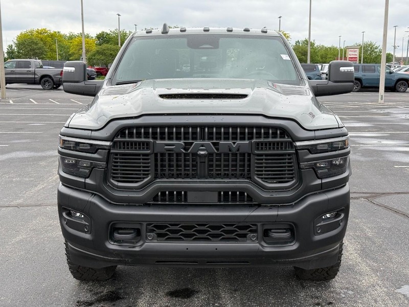 Ram 2500 Vehicle Full-screen Gallery Image 10