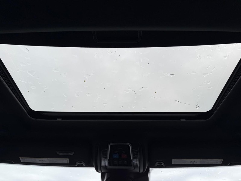 Ram 2500 Vehicle Full-screen Gallery Image 13