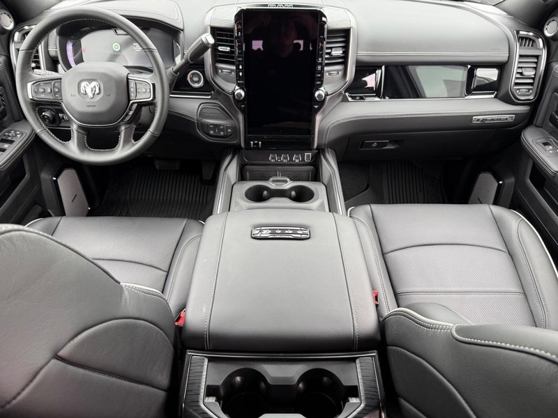 Ram 2500 Vehicle Full-screen Gallery Image 14