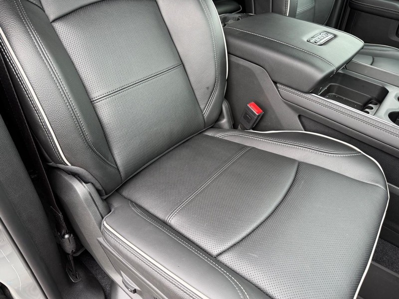 Ram 2500 Vehicle Full-screen Gallery Image 17