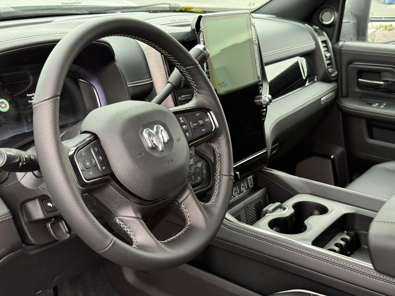 Ram 2500 Vehicle Full-screen Gallery Image 20