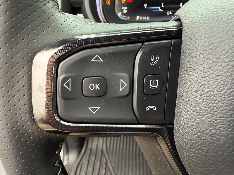 Ram 2500 Vehicle Full-screen Gallery Image 21