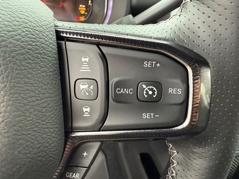 Ram 2500 Vehicle Full-screen Gallery Image 22