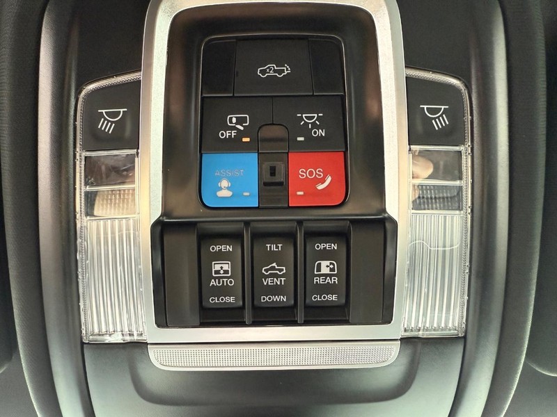 Ram 2500 Vehicle Full-screen Gallery Image 28