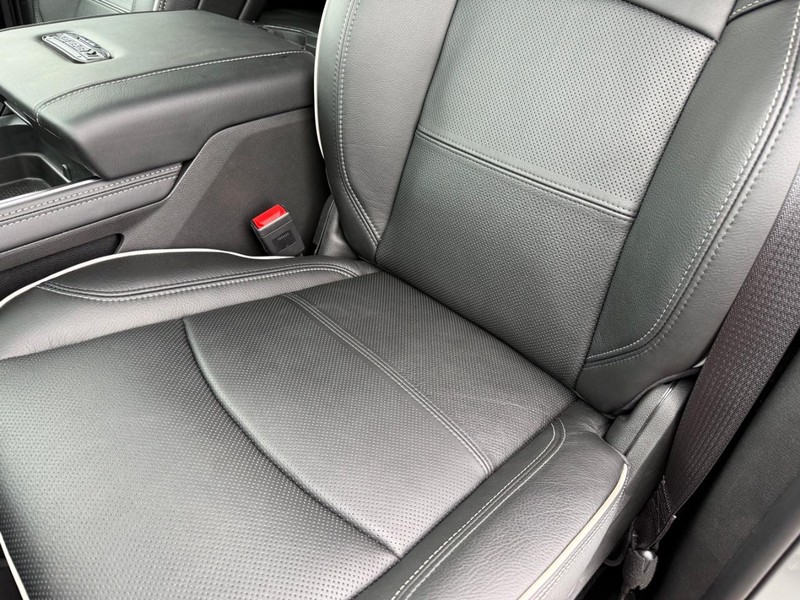 Ram 2500 Vehicle Full-screen Gallery Image 31