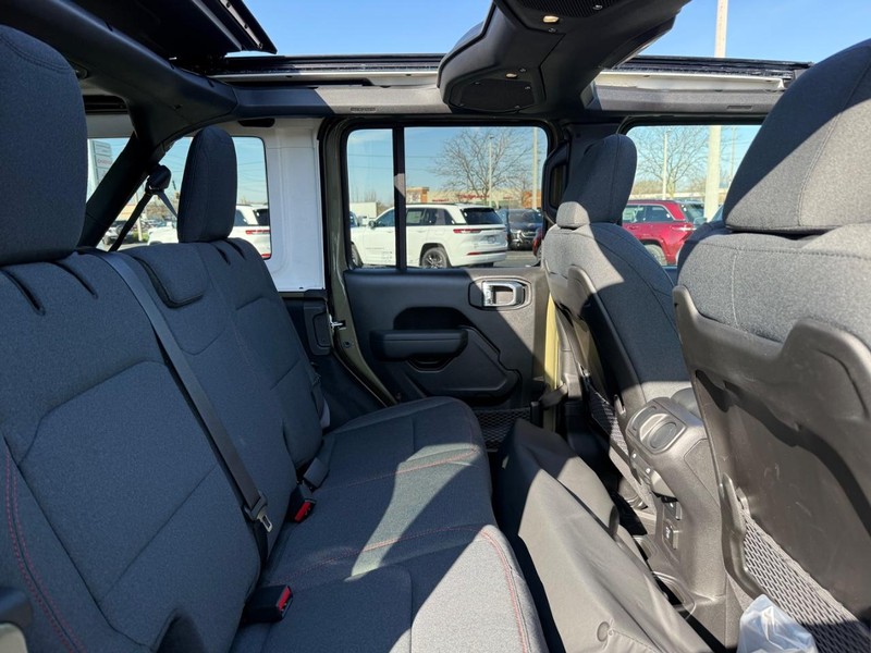 Jeep Wrangler Vehicle Full-screen Gallery Image 10
