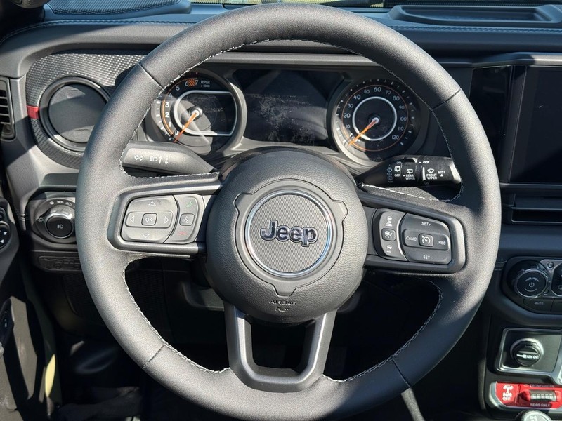 Jeep Wrangler Vehicle Full-screen Gallery Image 14
