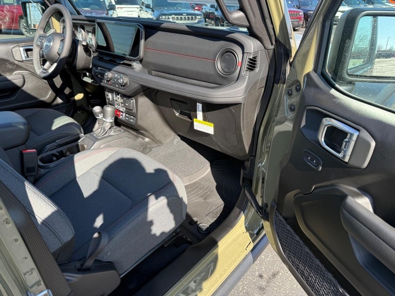 Jeep Wrangler Vehicle Full-screen Gallery Image 15
