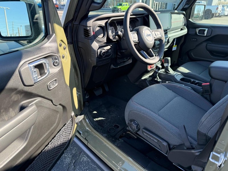 Jeep Wrangler Vehicle Full-screen Gallery Image 17