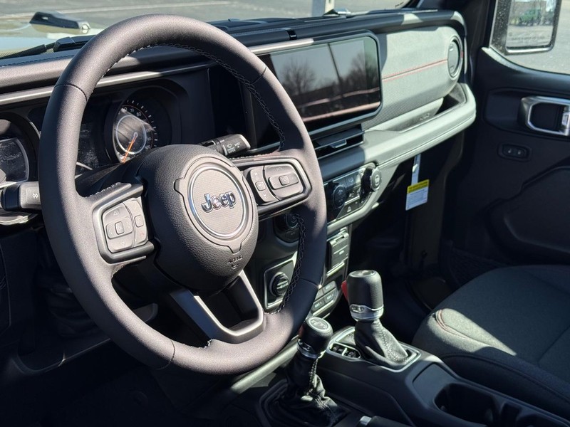 Jeep Wrangler Vehicle Full-screen Gallery Image 19