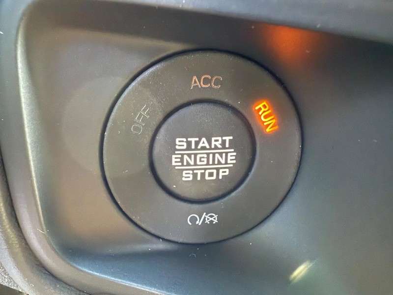 Jeep Wrangler Vehicle Full-screen Gallery Image 22
