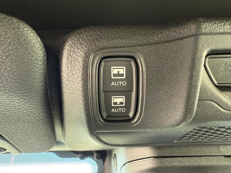 Jeep Wrangler Vehicle Full-screen Gallery Image 29