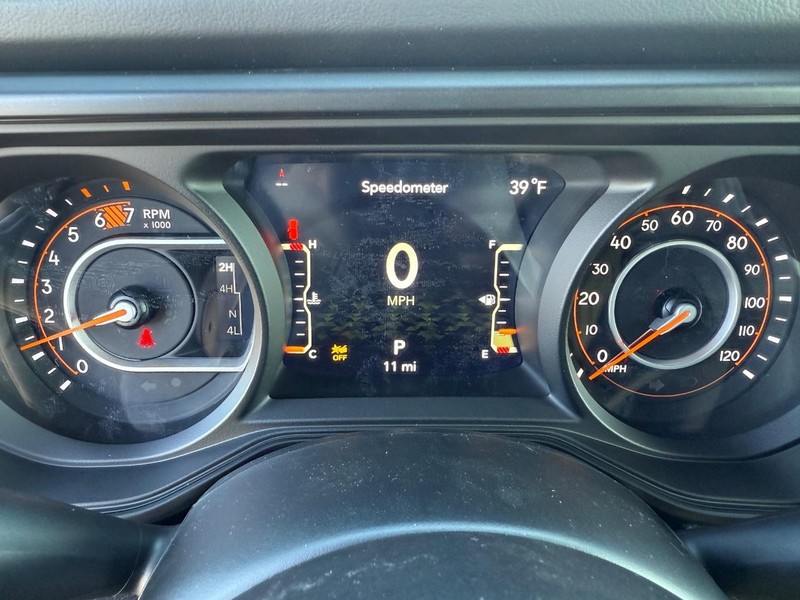 Jeep Wrangler Vehicle Full-screen Gallery Image 30