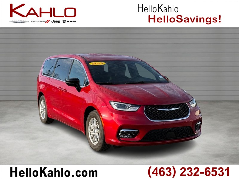 Chrysler Pacifica Vehicle Full-screen Gallery Image 01