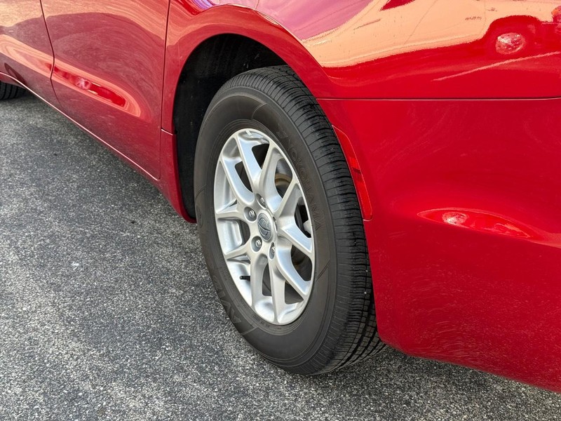 Chrysler Pacifica Vehicle Full-screen Gallery Image 06