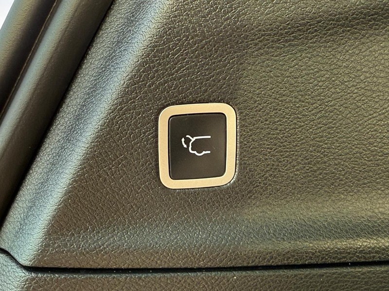 Chrysler Pacifica Vehicle Full-screen Gallery Image 08