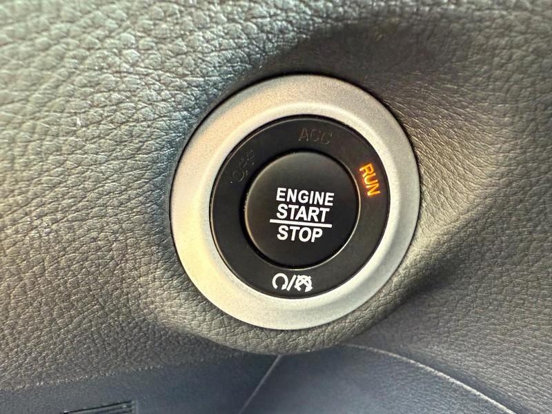 Chrysler Pacifica Vehicle Full-screen Gallery Image 23