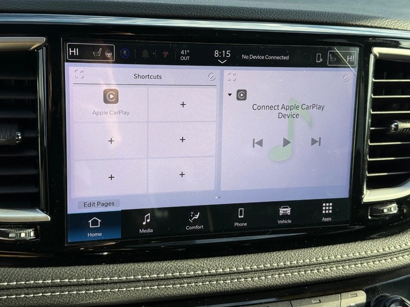 Chrysler Pacifica Vehicle Full-screen Gallery Image 24