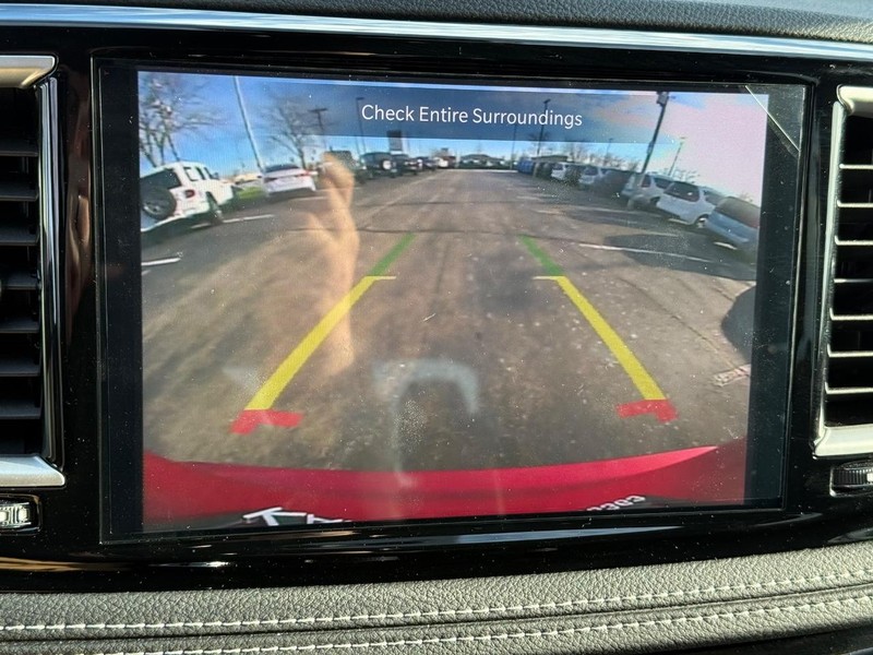 Chrysler Pacifica Vehicle Full-screen Gallery Image 25