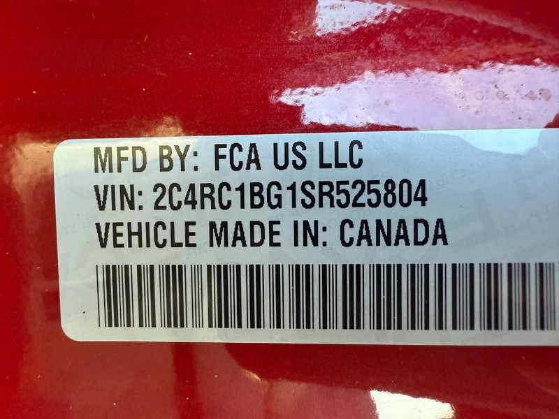 Chrysler Pacifica Vehicle Full-screen Gallery Image 32