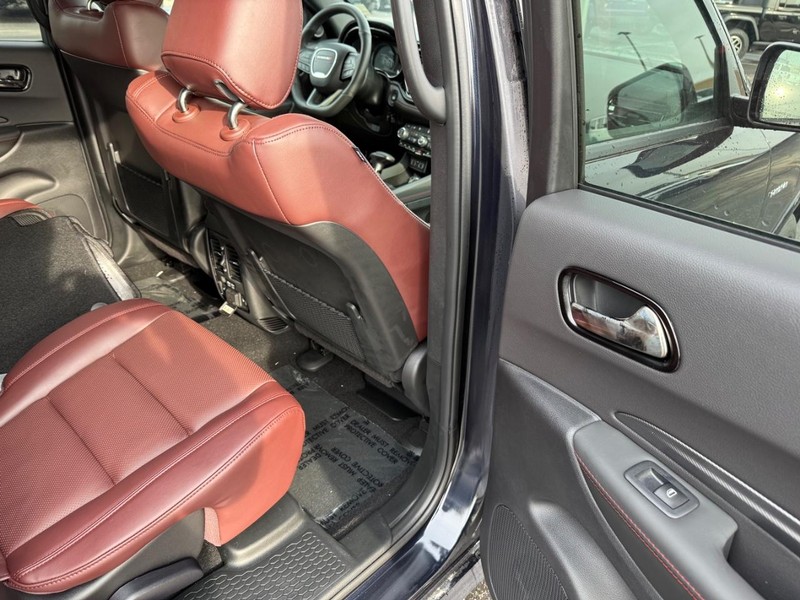 Dodge Durango Vehicle Full-screen Gallery Image 12