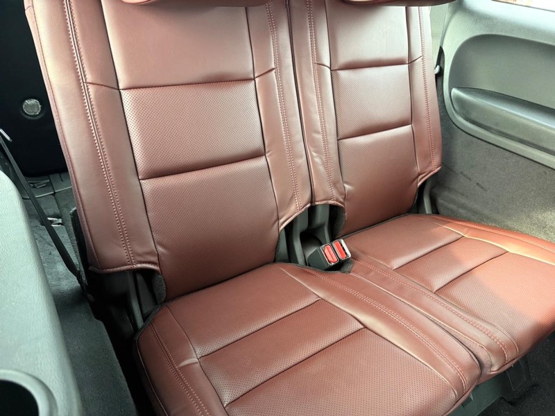 Dodge Durango Vehicle Full-screen Gallery Image 13