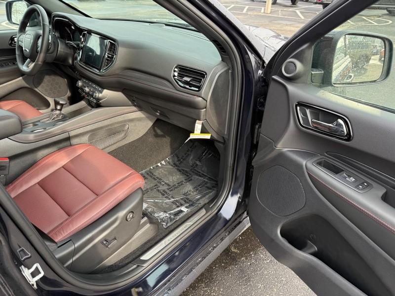Dodge Durango Vehicle Full-screen Gallery Image 17