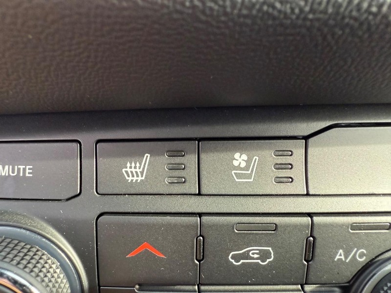 Dodge Durango Vehicle Full-screen Gallery Image 25