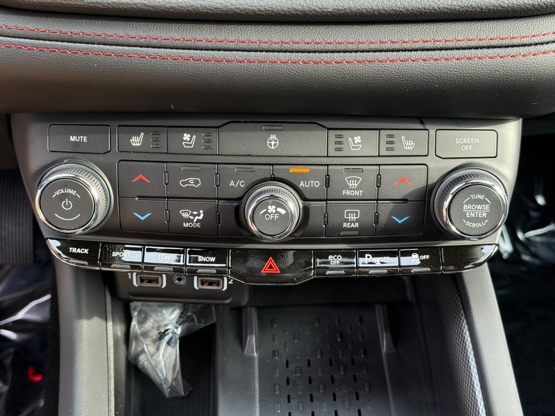 Dodge Durango Vehicle Full-screen Gallery Image 28